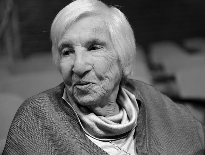 Jwh at Wikipedia Luxembourg, Esther Bejarano, 70 Joer Befreiung vum Faschismus-122, Schwarz weiss von MDSM, CC BY-SA 3.0 LU